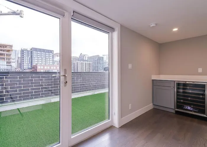 2 Newly Built Luxury With Private Roofdeck Holiday home Chicago
